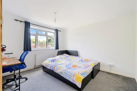 33 Cumberland Close, Epsom, KT19 9JP