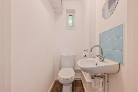 33 Cumberland Close, Epsom, KT19 9JP
