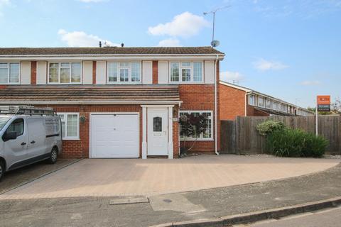 3 bedroom end of terrace house for sale, Saltram Road, Farnborough, GU14