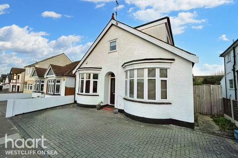 3 bedroom chalet for sale, Holyrood Drive, Westcliff-On-Sea