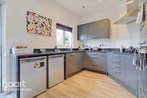 3 bedroom chalet for sale, Holyrood Drive, Westcliff-On-Sea