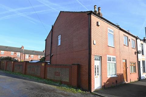 3 bedroom end of terrace house for sale, Lord Street, Westhoughton