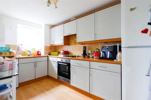 1 bedroom flat for sale, Heol Broadland, Barry