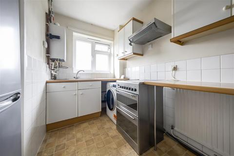 2 bedroom flat for sale, Kenmore Close, Kew