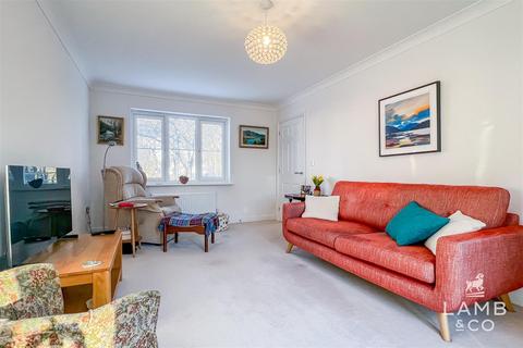 32 Digby Way, Thorpe-le-soken, Clacton-on-sea, CO16 0DQ