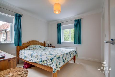 32 Digby Way, Thorpe-le-soken, Clacton-on-sea, CO16 0DQ