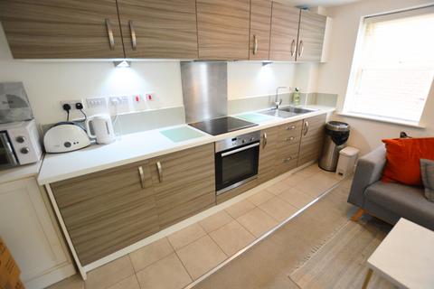 2 bedroom end of terrace house to rent, Holts Crest Way, Leeds LS12