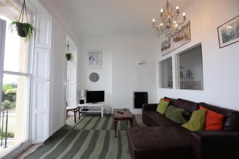 2 bedroom flat to rent, Marine Parade, Brighton