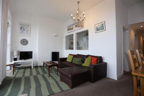 2 bedroom flat to rent, Marine Parade, Brighton