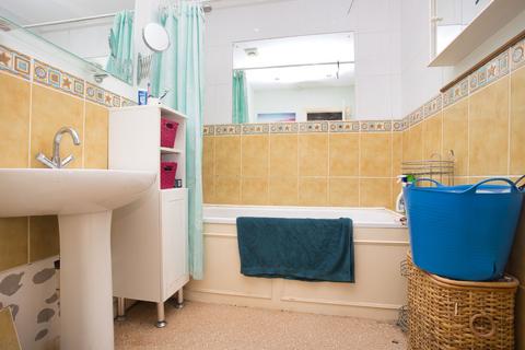 1 bedroom flat for sale, Westbourne Gardens, Folkestone, CT20