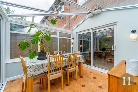 11 Fredas Grove, Harborne, Birmingham, B17 0SY