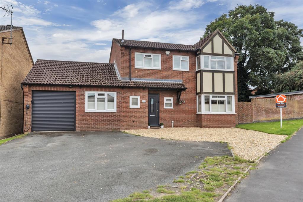 Broadlands Way, Oswestry 4 bed detached house for sale £385,000