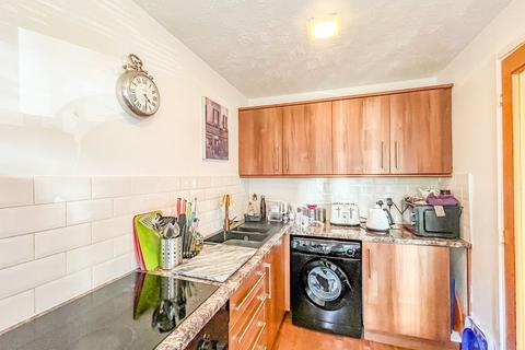 1 bedroom flat for sale, Woodhams Close, Battle, TN33