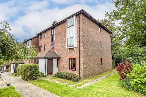 1 bedroom flat for sale, Woodhams Close, Battle, TN33