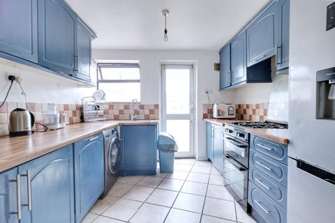29 Manor Close, Aveley, South Ockendon, RM15 4EL