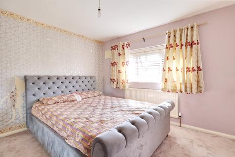 29 Manor Close, Aveley, South Ockendon, RM15 4EL