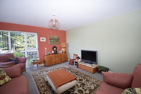 1 Cae Eithin, Morfa Bychan, Porthmadog, LL49 9YJ