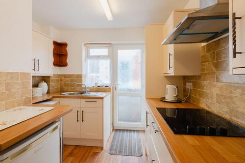 15 Meadow Gardens, Crediton, EX17 1EJ