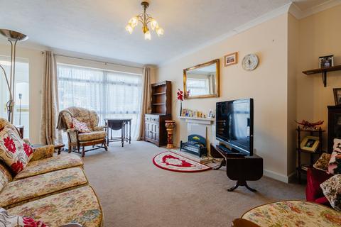 15 Meadow Gardens, Crediton, EX17 1EJ