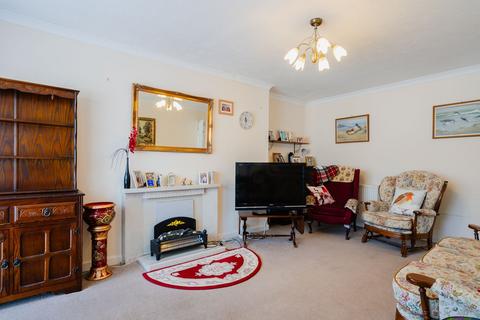 15 Meadow Gardens, Crediton, EX17 1EJ