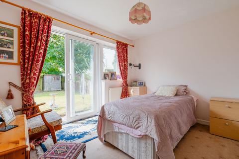 15 Meadow Gardens, Crediton, EX17 1EJ