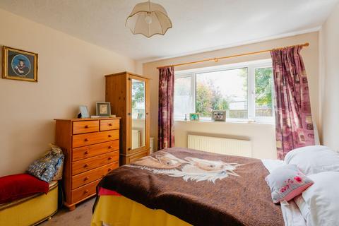 15 Meadow Gardens, Crediton, EX17 1EJ