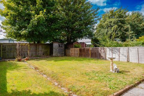 15 Meadow Gardens, Crediton, EX17 1EJ