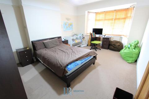 2 bedroom flat to rent, Benton Road, High Heaton, NE7