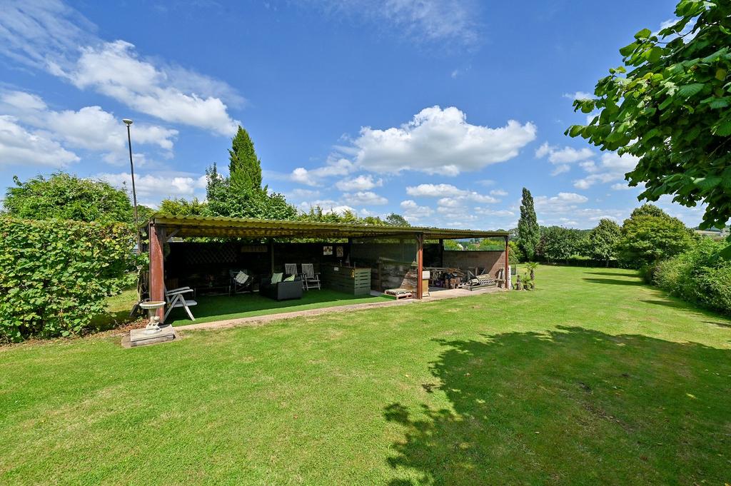 Garden / Outbuilding