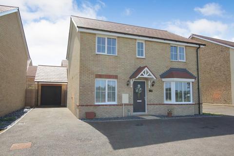 4 bedroom detached house to rent, Rutherford Crescent, Leighton Buzzard