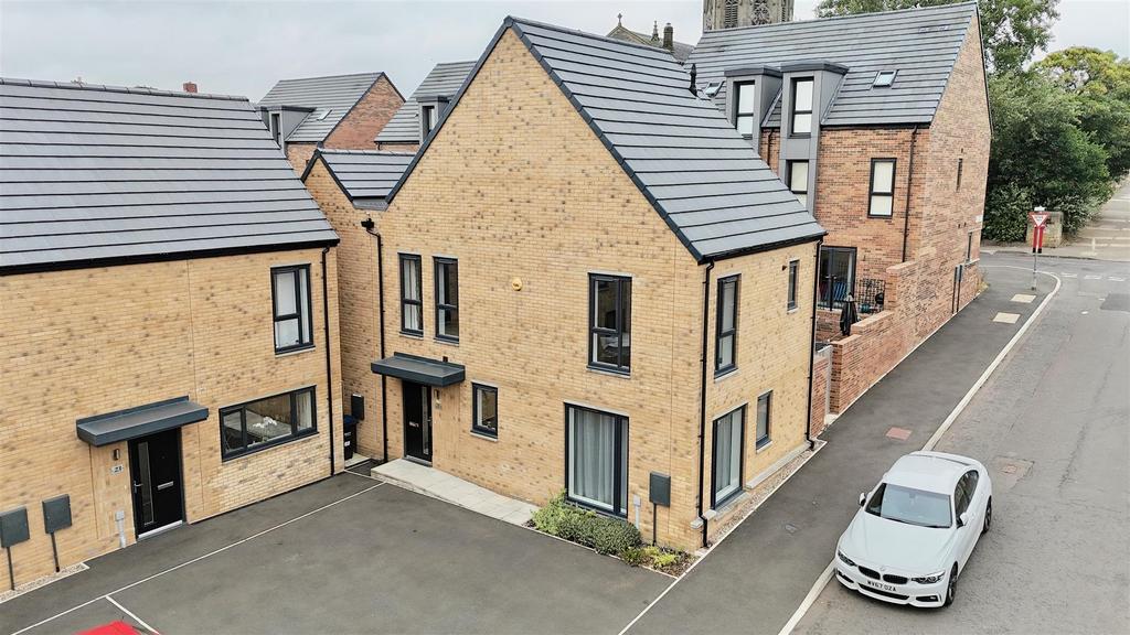 Dunsmuir Grove, Saltwell, Gateshead 3 bed detached house for sale £