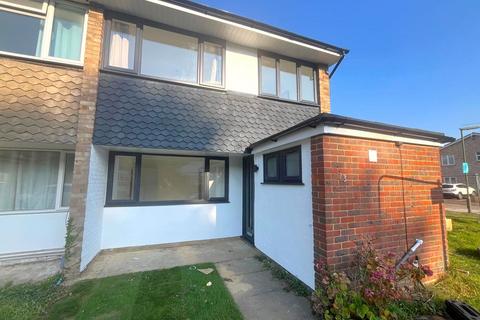 4 bedroom end of terrace house to rent, Guildford Park Avenue, Guildford, Surrey, GU2