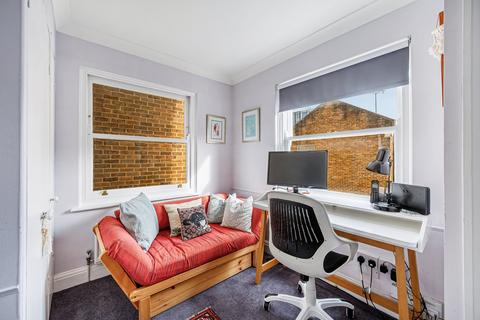 9 Ravenscourt Place, London, W6 0UN