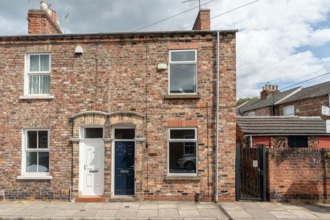 2 bedroom end of terrace house for sale, Warwick Street, York YO31