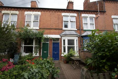 2 bedroom terraced house to rent, Woodbine Avenue, Leicester LE2