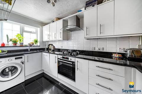 3 bedroom terraced house for sale, Chesham Road, Surrey GU1