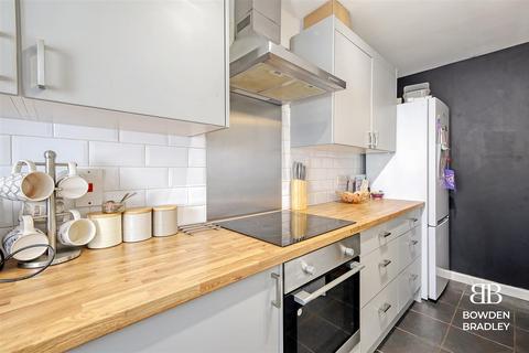 10 Bryony Close, Loughton, IG10 3PG