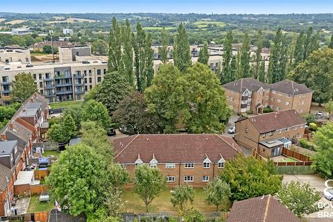 10 Bryony Close, Loughton, IG10 3PG