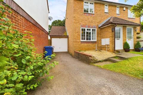 2 bedroom semi-detached house to rent, Hereford Way, Banbury OX16