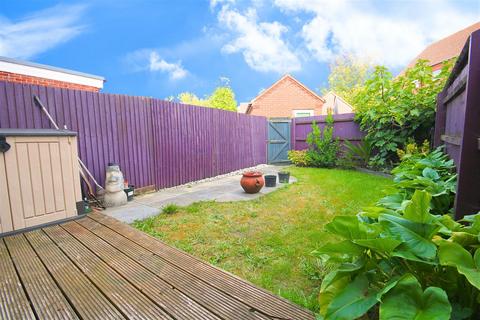 2 bedroom end of terrace house for sale, Parsons Road, Langley