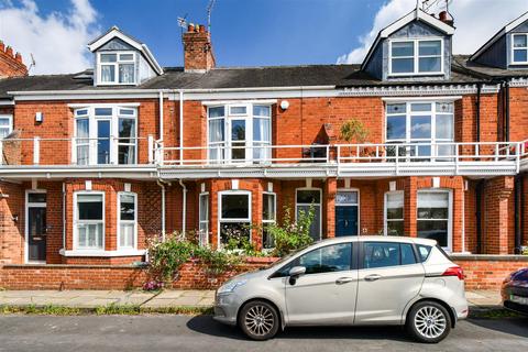 3 bedroom terraced house for sale, Knavesmire Crescent, York