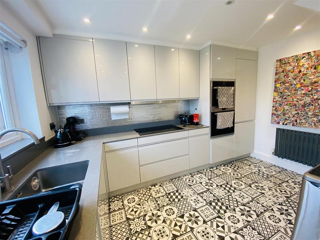 Kitchen: