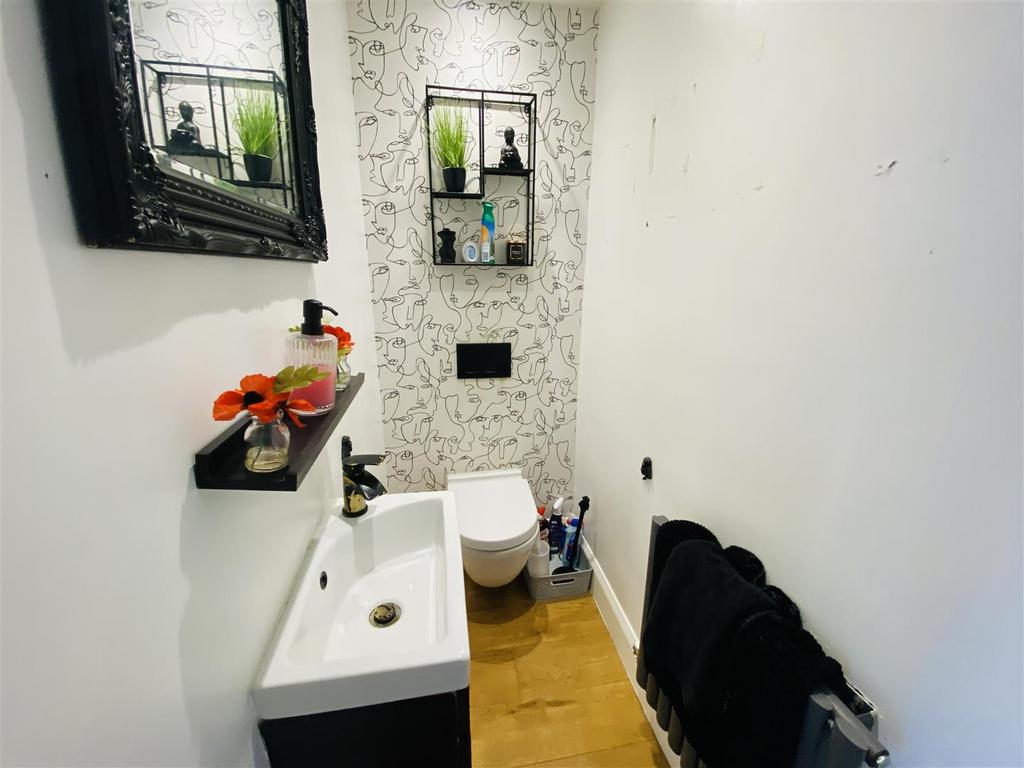 Guest Cloakroom: