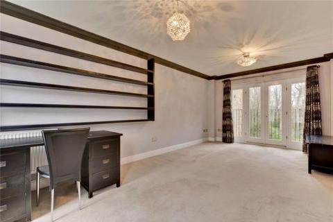 4 bedroom townhouse to rent, Ellesmere Place, WALTON-ON-THAMES, KT12