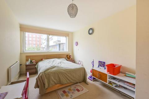 2 bedroom flat for sale, Drift Court, Docklands, London, E16