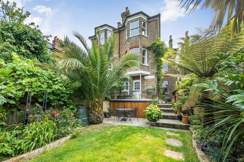 4 bedroom flat for sale, Tierney Road, London