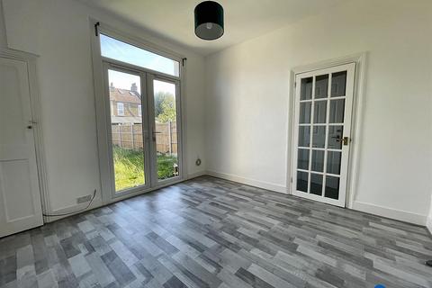 1 bedroom flat to rent, Becket Avenue, London