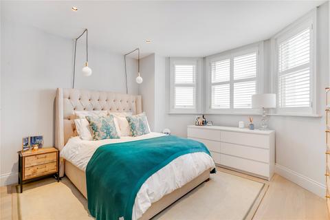 Flat B, 2 Alderbrook Road, Balham, London, SW12 8AG