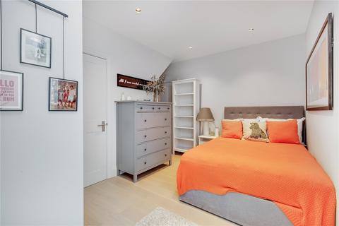 Flat B, 2 Alderbrook Road, Balham, London, SW12 8AG