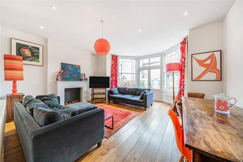 32 Tetherdown, London, N10 1NB
